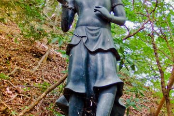 <p>An angry looking figure holding what looks like a rock; fortunately it didn&rsquo;t throw it at me!</p>