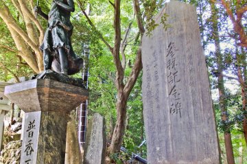 <p>You can even find these figures hiding in amongst some stone tablets</p>