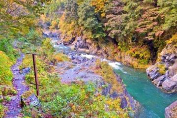 <p>​The trail now runs along the river, allowing you to walk all the way up to Shinomaru Dam</p>