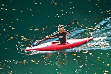<p>The first of several kayakers who I saw along the river</p>
