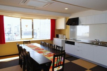 <p>Dapur dan ruang makan</p>