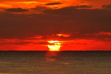 Despidiéndome del sol en el horizonte. Me pregunto ¿cuándo podré volver de nuevo?