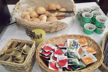 <p>More of the breakfast buffet</p>