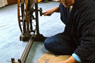 Spinning the cotton into a yarn