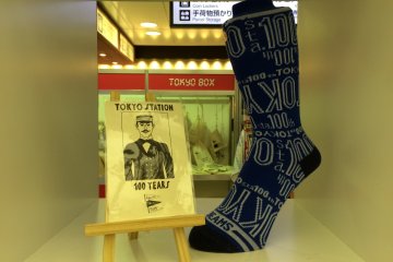 <p>100th Anniversary Tokyo Station socks</p>