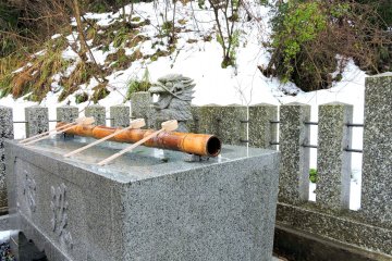 <p>Water purification font and a dragon statue</p>