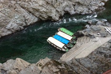 Riverboats available, equipped with kotatsu