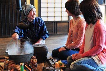 A friendly local preparing lunch for visiting tourists