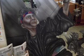 <p>A striking mural on a mirror by the reception desk</p>