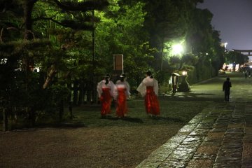 <p>Shrine maidens</p>