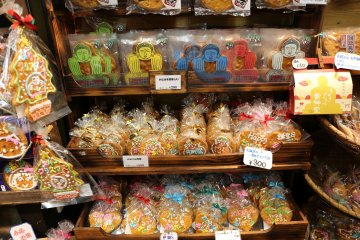 <p>Cute senbei rice crackers</p>