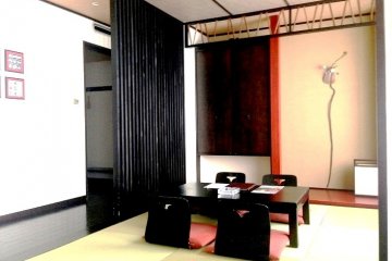 Have the best of both worlds: &nbsp;A tatami room and western beds in the deluxe rooms at Kitahiroshima&nbsp;Classe Hotel.