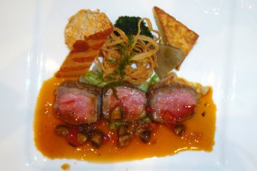 <p>My main dish was delicious.</p>