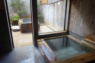 <p>An onsen "suite" at Yunokawa</p>