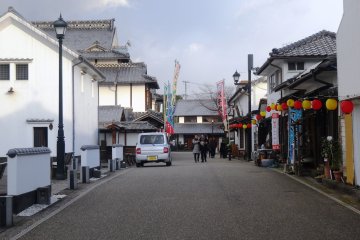 <p>A glimpse of the street near the Yachiyo-za (Yamaga's&nbsp;famous theater)</p>