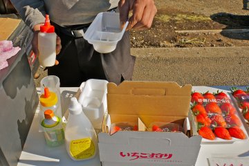 <p>Submit your admission ticket and receive a small tray filled with sweet condensed milk for dipping. Yummy!</p>