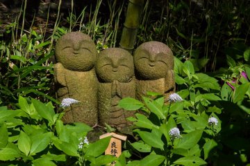 <p>Statues du jardin japonais</p>
