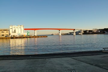 <p>A view of Jogashimaohashi Bridge from Misaski Port.</p>
