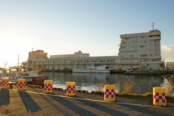 <p>Misaski Port has one of the largest catches in Japan. Daily tuna auctions are held daily at 7am.</p>