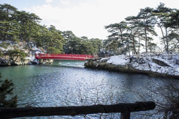 Snowy Glory of Matsushima Bay