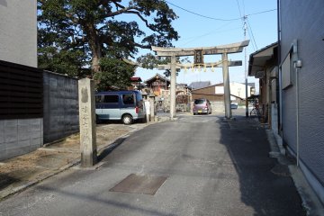 <p>Entrance to Kusugutani Hitsuno Shrine</p>