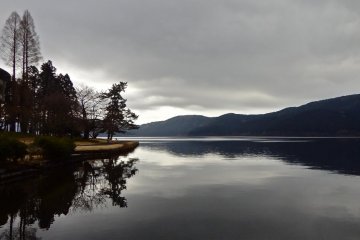 When the lake is calm, its surface is like a mirror.