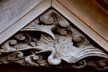 <p>Beautifully carved crane</p>
