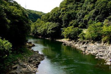 <p>The Uji River is so beautiful</p>