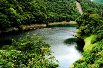 <p>Behind Amagase Dam there is a long narrow lake</p>