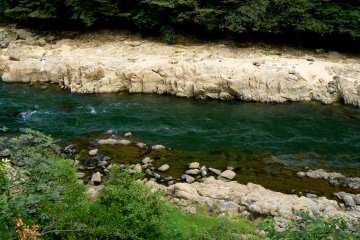 <p>Rough water</p>