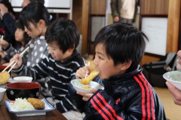 <p>Skipping straight to dessert, mochi with kinako</p>