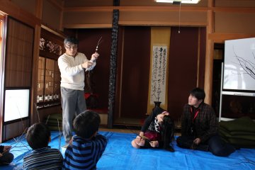 <p>Learning a bit of local history through the hanamochi</p>