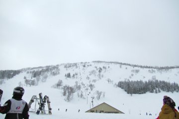 <p>Looking up at the mountain from the parking lot</p>