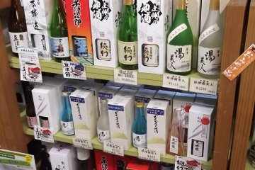 <p>Dan tentu saja ada banyak minuman beralkohol, agar bersemangat..</p>
