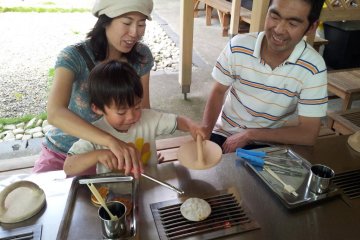 <p>Murid Pembuat Senbei</p>