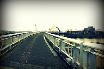 <p>The Sakura Bridge over Shiroishi River. This bridge will be crowded with tourists in spring.</p>