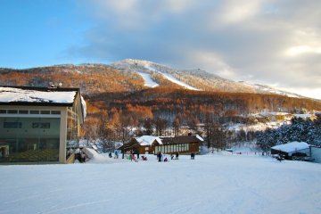 <p>Ski in-ski out! The Prince Hotel is on the left, the Number 4 Quad is on the right &nbsp;</p>