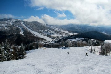 <p>The Panorama Course and the village at Ichi no Se</p>