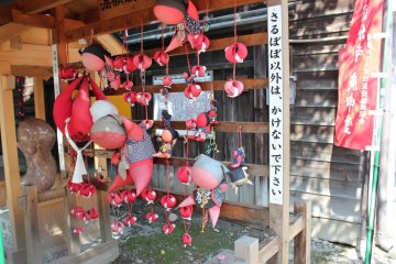 <p>Sarubobo mascot at Takayama</p>