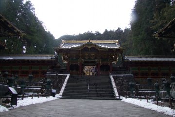 <p>Snow-lined walk-up</p>