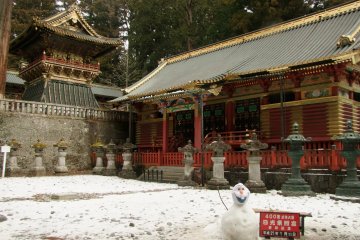 <p>Enjoying the snow at Tosho-gu, part of Nikko's UNESCO World Heritage complex of shrines and temples</p>
