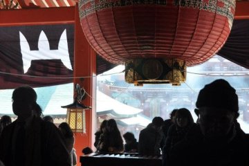 <p>De nombreuses personnes se sont rendues au temple pour adresser leur pri&egrave;re
&nbsp;</p>