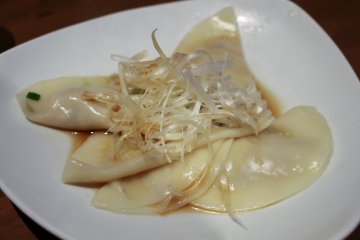 <p>Boiled gyouza</p>