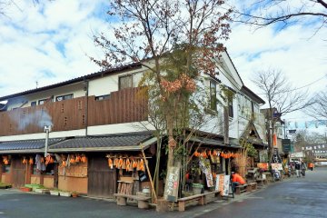 Aso Shrine's Monzen Shopping Street