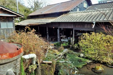 <p>View of the backside of Kanzarashi-no-mise 'Yui'</p>
