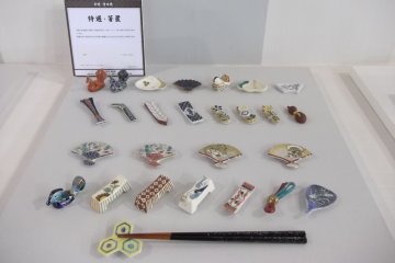 <p>Chopstick rests</p>