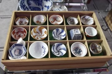 <p>An assortment of cups</p>