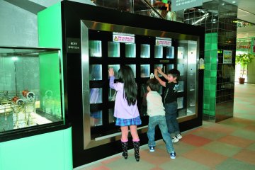 Sound wall creat noise when you touch