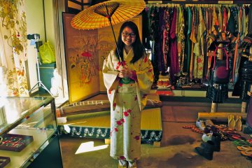 <p>Inside House #12, Hinomi-ya, where visitors can dress up in kimono and have photos taken with their own cameras</p>