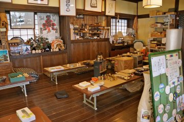 <p>There are pottery making activities for all ages. Prices range from 500yen to 7,000yen&nbsp;per course.</p>